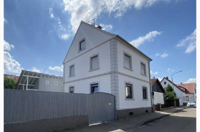 Gepflegte 4-Raum-Erdgeschosswohnung mit Einbauküche in Altrip