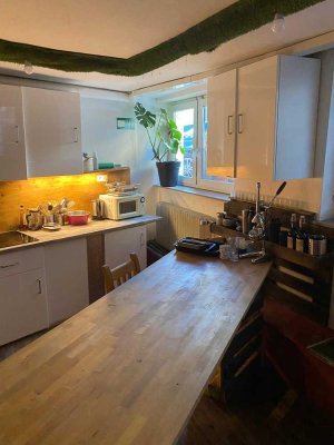 Freundliches Einzelzimmer in einer großzügigen 9er WG mit großem Gemeinschaftsbereich - Zimmer 8