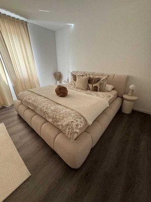 Geschmackvolle, neuwertige 3-Zimmer-Wohnung mit geh. Innenausstattung mit Balkon und EBK