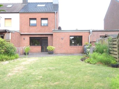 Gut modernisiert, sehr gepflegt und gemütlich: schönes EFH mit Keller in Wegberg Rath-Anhoven