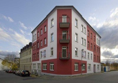 Hochwertige 2-Zimmerwohnung mit neuer Einbauküche / Balkon / Parkettboden !