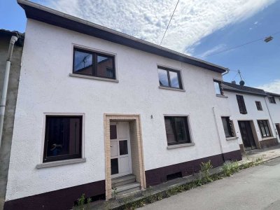 Top-Gelegenheit! Einfamilienhaus mit Nebengebäude in zentraler Lage von Bad Sobernheim zu verkaufen!