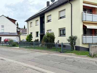 3 Zimmer Erdgeschoss-Whg (85 qm) mit Küche + Bad, 2 Balkone, klimatisiert, Garage; Keller