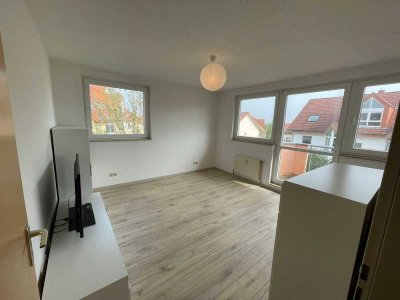 Sanierte 1-Zi Whg mit Balkon, EBK & Stellplatz
