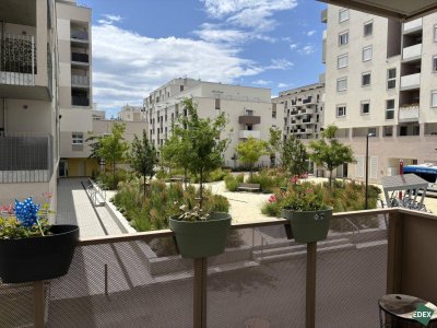 Ab sofort: Schöne 2-Zimmer-Wohnung mit Balkon nahe U1 Rennbahnweg