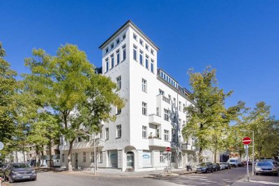 Wohlfühl-Zuhause in stilvollem Altbau: 2 Zimmer mit Süd-Balkon und Aufzug in Berlin-Reinickendorf!
