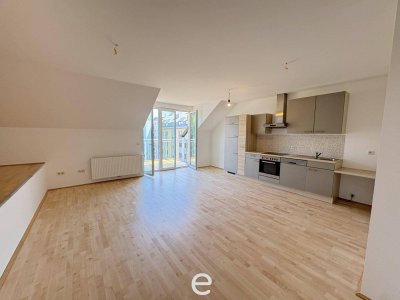 Stilvolle Altbau-DG-Wohnung, saniert und sofort verfügbar!
