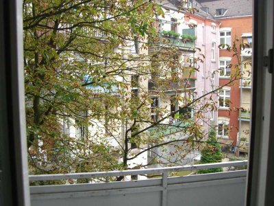 Tolle Altbauwohnung! 2 Zimmer, 2  Balkone - WG geeignet !