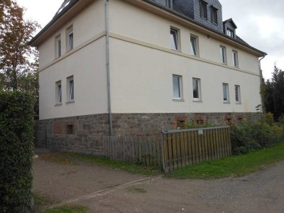 Kleine 4 Zi Wohnung in freistehendem 5 Parteienhaus