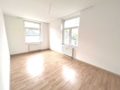 Grosse, helle, voll-renovierte 3 Raum Wohnung in der Innenstadt von Gelsenkirchen