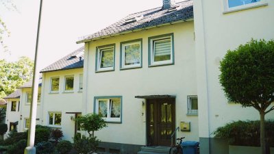 Familienfreundliches Reihenhaus mit Garten & Garage auf der Karthause