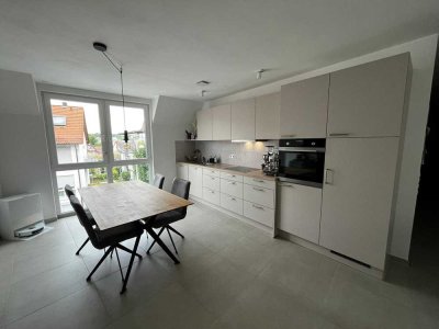 Neuwertige Wohnung mit vier Zimmern sowie Balkon und Einbauküche in Magstadt