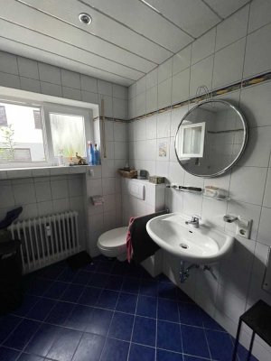 Schöne, geräumige 2-Zimmer-Souterrain-Wohnung mit Einbauküche in Meckenbeuren-Liebenau