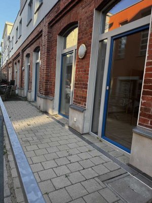 Modernisierte 2-Raum-Wohnung mit Terrasse und Einbauküche in Jena