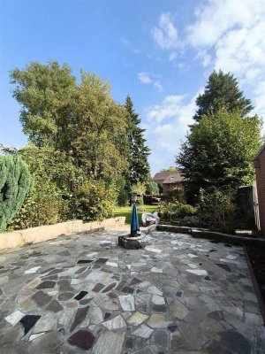 Helle 2,5 Raum-Wohnung mit 40m² Terrasse und Option auf Garage