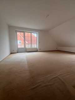 Dachgeschoß, Balkon, Parkplatz- Sonne satt