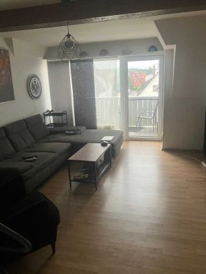 Helle 2,5-Zimmer-Maisonette-Wohnung m. kleiner KüZeile + BLK