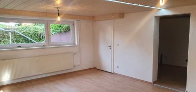 Helle 2-Zimmer-Souterrain-Wohnung in Karlsbad
