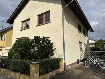 ***3- Familienhaus in ruhiger Lage, mit Garage und wunderschönem, frei gestaltbarem Garten***
