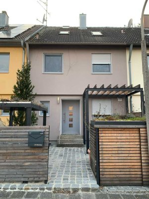 Vollständig renoviertes Haus mit sechs Zimmern und EBK in Nürnberg