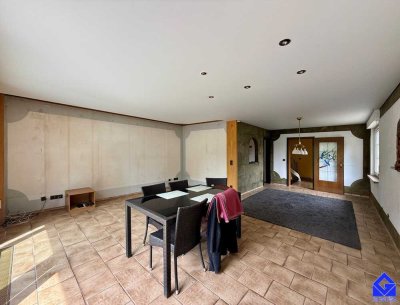 ETW im Stil einer DHH, unterkellert, Garage