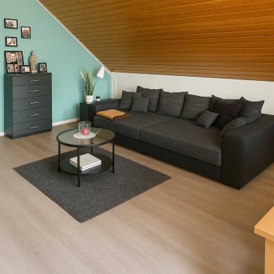 Schöne 3-Zimmer-DG-Wohnung mit neuem Bad, Balkon und Einbauküche in toller Lage