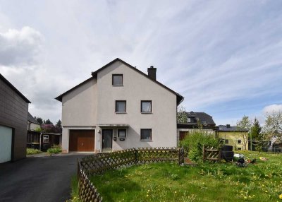 Einfamilienhaus mit großem Garten und Garage in Schwarzenbach an der Saale