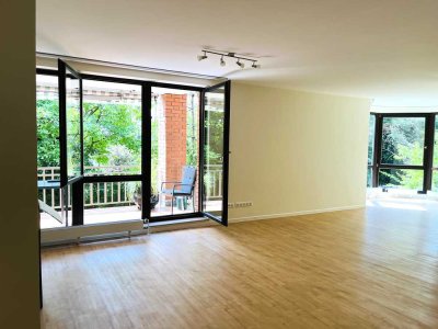 bright 3 room apartment, balcony , elevator, parking  in top location!