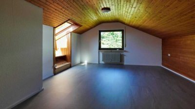DACHGESCHOSS-WOHNUNG MIT FERNBLICK