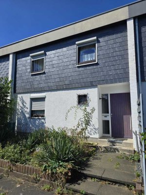 Preiswertes, gepflegtes 7-Raum-Reihenhaus in Salzgitter Lebenstedt