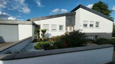 Ein Juwel für anspruchsvolle Wohnträume- provisionsfrei es EFH mit Einliegerwohnung. 
Wintergarten.