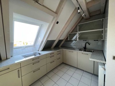 Exklusive 4-Zimmer-Maisonette-Wohnung im 4. OG mit Balkon in Sindelfingen
