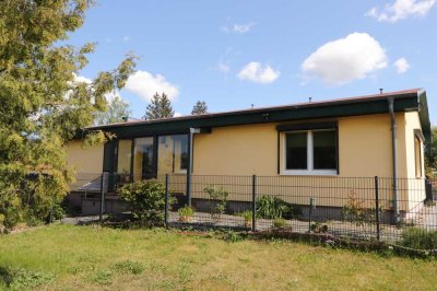 PROVISIONSFREIER VERKAUF - WOHNHAUS MIT VIELEN OPTIONEN IM BUNGALOWSTIL AUF DER INSEL USEDOM .