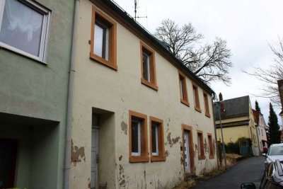 Einfamilienhaus mit Restfertigstellungsbedarf in ruhiger und zentraler Lage !!!