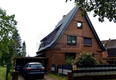 Ihr Familientraum am Wahrzeichen Rendsburgs:
Charmantes, saniertes 8 Zimmer EFH mit großem Garten