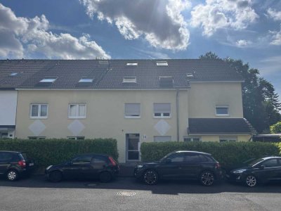 **Gemütliche 4 Zimmerwohnung mit Carport in ruhiger Sackgassenlage von Leverkusen Lützenkirchen**