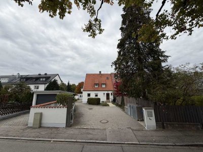 DREIFAMILIENHAUS IN GRÄFELFING - mit Lagerhalle, Garage und Ausbaupotenzial