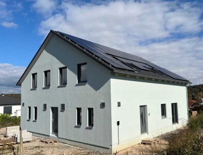 Erstbezug - Doppelhaushälfte mit gehobener Innenausstattung und EBK in Dielheim-Balzfeld