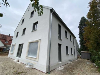 Erstbezug: Moderne 2 Zimmer Wohnung mit Blick in alten Baumbestand