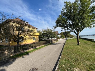 NEUER PREIS! Idyllisches Haus mit 2 Wohneinheiten in einzigartiger Lage an der Donau Persenbeug Zentrum - möchte aus dem Dornröschenschlaf geweckt werden