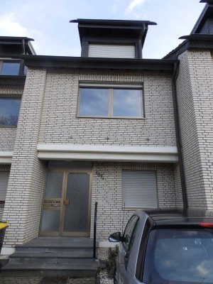Schöne und vollständig renovierte 2-Zimmer-Wohnung mit Balkon in Brühl