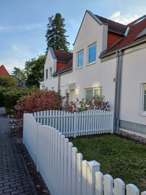Exklusives Einfamilien-Reihenhaus mit 2 TG Stellplätze