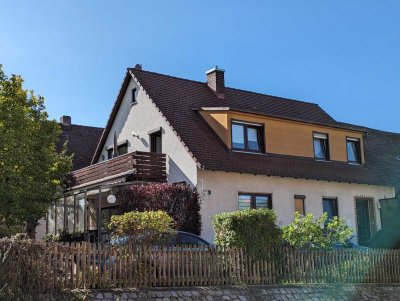 Attraktive 2-Zimmer-Wohnung mit großer Wohnküche & Balkon im Ortskern von Cadolzburg