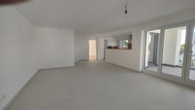 Moderne und großzügig geschnittene Wohnung mit Balkon