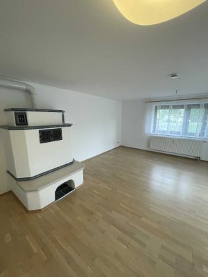 3-Zimmer-Wohnung mit Balkon, Kamin, Einbauküche und eigenem Gartenanteil