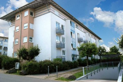 BEZUGSFREI ab 01.12.2025 2-Zimmer-Wohnung im 1.OG mit zwei Balkonen inkl. PKW Stellplatz