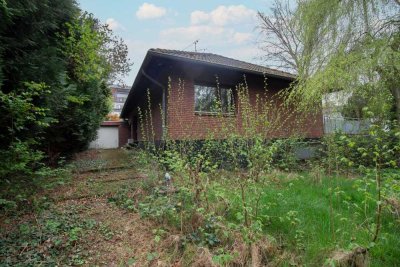Freistehendes Einfamilienhaus mit großem Grundstück – Sanierungsobjekt oder Neubauchance