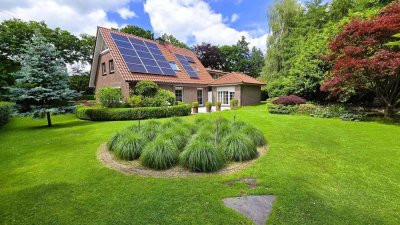 Stilvoll modernisiertes Einfamilienhaus mit parkähnlichem Grundstück in idyllischer Naturlage
