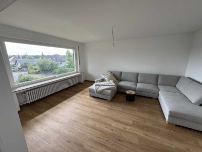 Vollständig renovierte Wohnung mit dreieinhalb Zimmern sowie Balkon und Einbauküche in Hiddenhausen