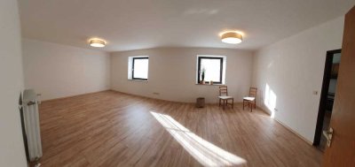 Schöne 4-Zimmer-Wohnung mit Balkon und EBK in Lauingen